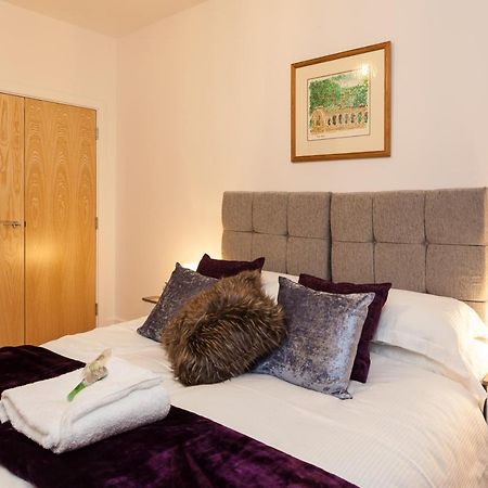 Self-Contained Town Centre One Bedroom Apartments By Helmswood Serviced Apartments Redhill (Surrey) Exterior photo