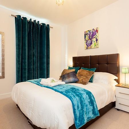 Self-Contained Town Centre One Bedroom Apartments By Helmswood Serviced Apartments Redhill (Surrey) Exterior photo