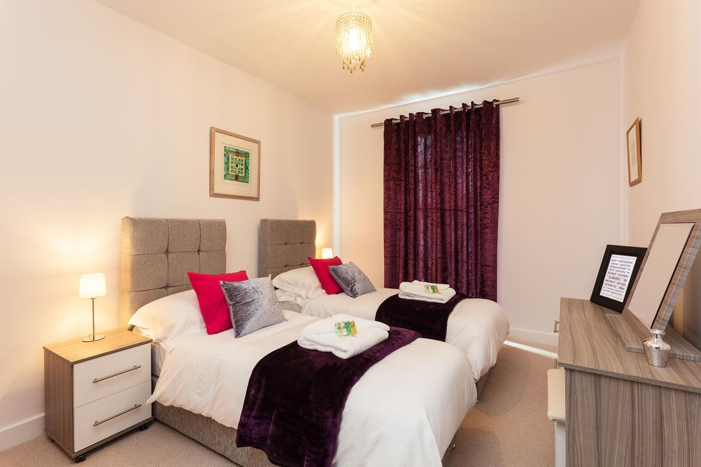 Self-Contained Town Centre One Bedroom Apartments By Helmswood Serviced Apartments Redhill (Surrey) Exterior photo