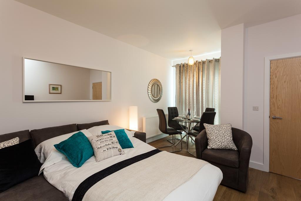 Self-Contained Town Centre One Bedroom Apartments By Helmswood Serviced Apartments Redhill (Surrey) Exterior photo