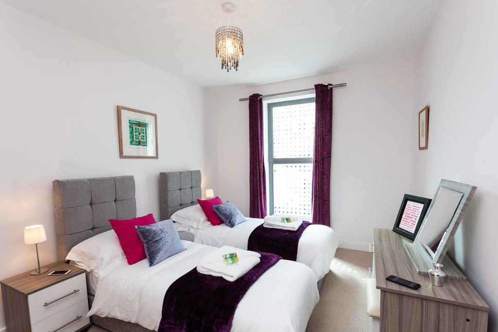 Self-Contained Town Centre One Bedroom Apartments By Helmswood Serviced Apartments Redhill (Surrey) Exterior photo