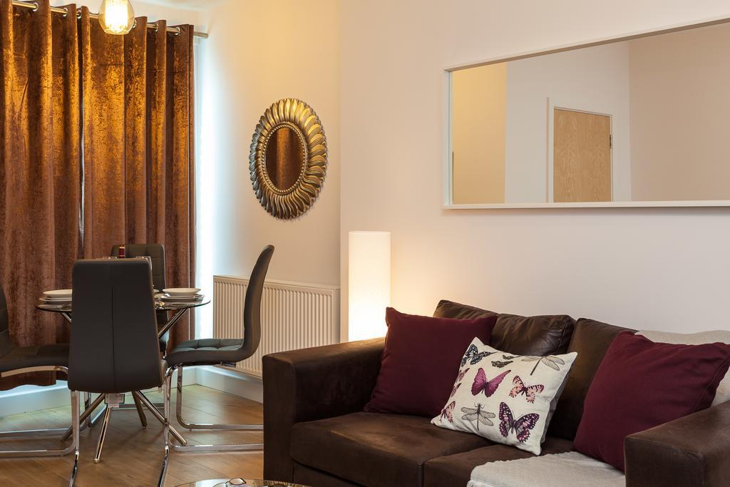 Self-Contained Town Centre One Bedroom Apartments By Helmswood Serviced Apartments Redhill (Surrey) Exterior photo