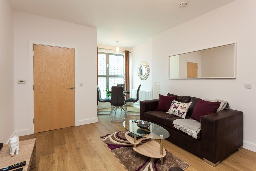 Self-Contained Town Centre One Bedroom Apartments By Helmswood Serviced Apartments Redhill (Surrey) Exterior photo