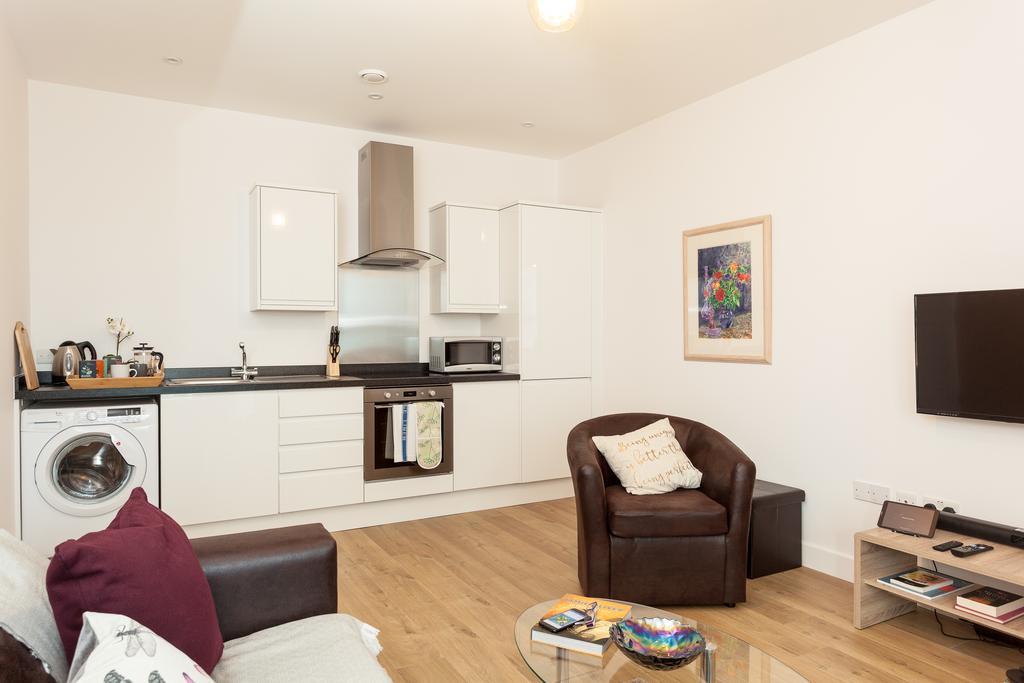 Self-Contained Town Centre One Bedroom Apartments By Helmswood Serviced Apartments Redhill (Surrey) Exterior photo