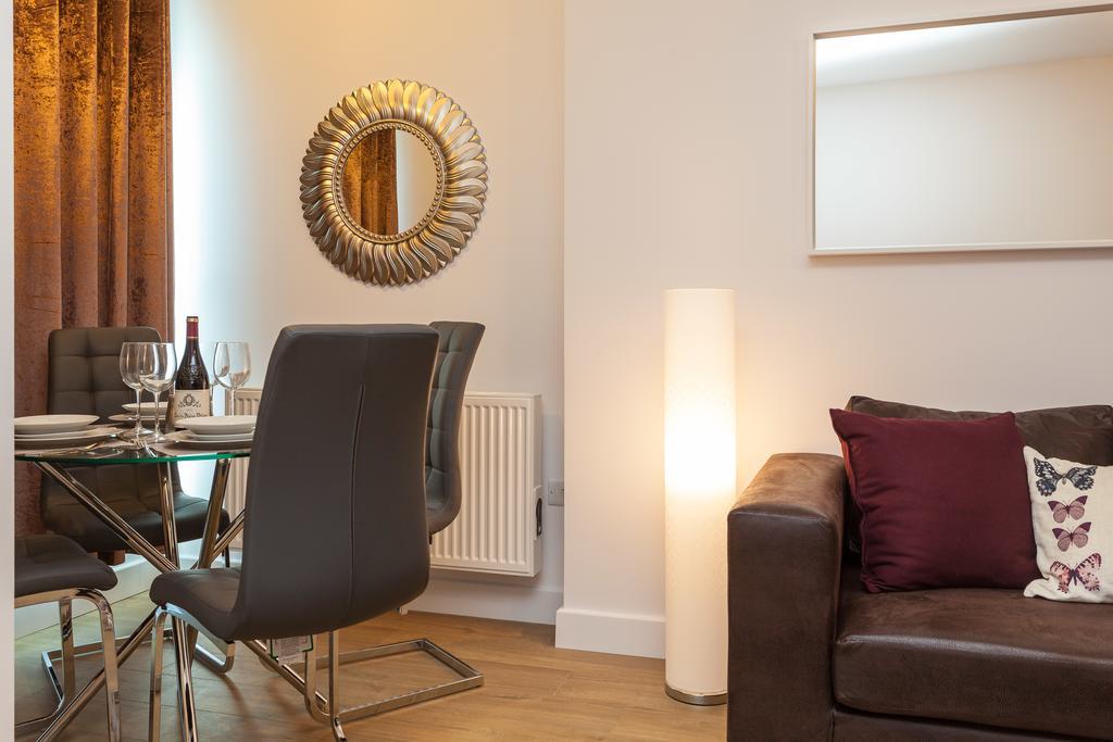 Self-Contained Town Centre One Bedroom Apartments By Helmswood Serviced Apartments Redhill (Surrey) Exterior photo