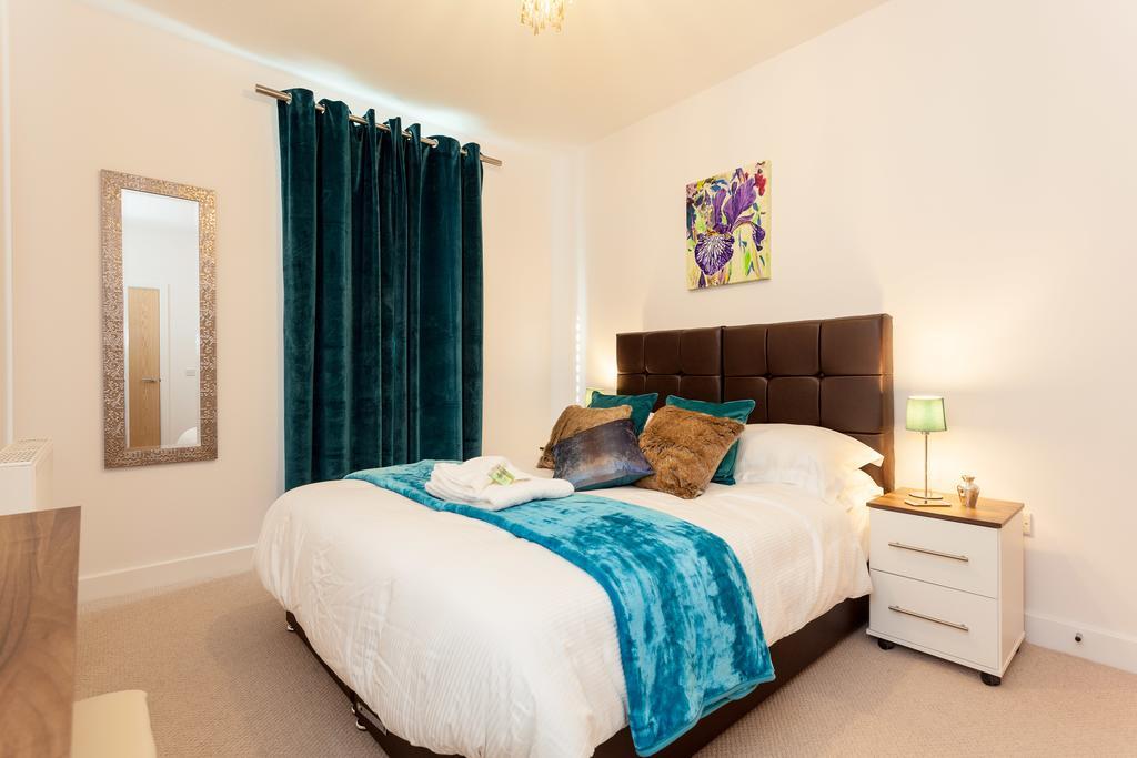 Self-Contained Town Centre One Bedroom Apartments By Helmswood Serviced Apartments Redhill (Surrey) Exterior photo