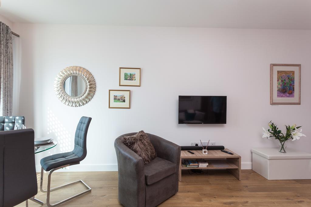 Self-Contained Town Centre One Bedroom Apartments By Helmswood Serviced Apartments Redhill (Surrey) Exterior photo