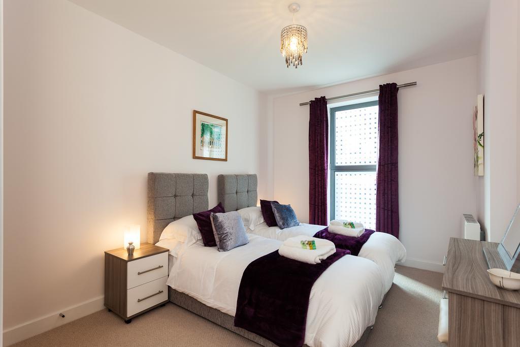 Self-Contained Town Centre One Bedroom Apartments By Helmswood Serviced Apartments Redhill (Surrey) Exterior photo