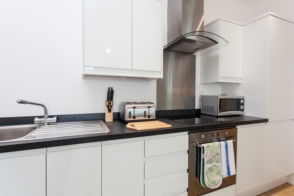 Self-Contained Town Centre One Bedroom Apartments By Helmswood Serviced Apartments Redhill (Surrey) Exterior photo