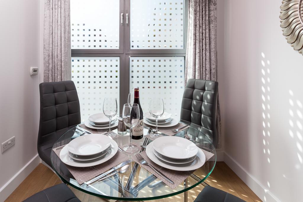 Self-Contained Town Centre One Bedroom Apartments By Helmswood Serviced Apartments Redhill (Surrey) Exterior photo