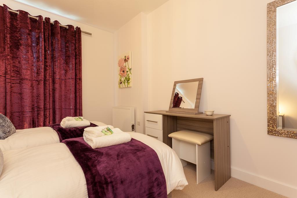 Self-Contained Town Centre One Bedroom Apartments By Helmswood Serviced Apartments Redhill (Surrey) Exterior photo