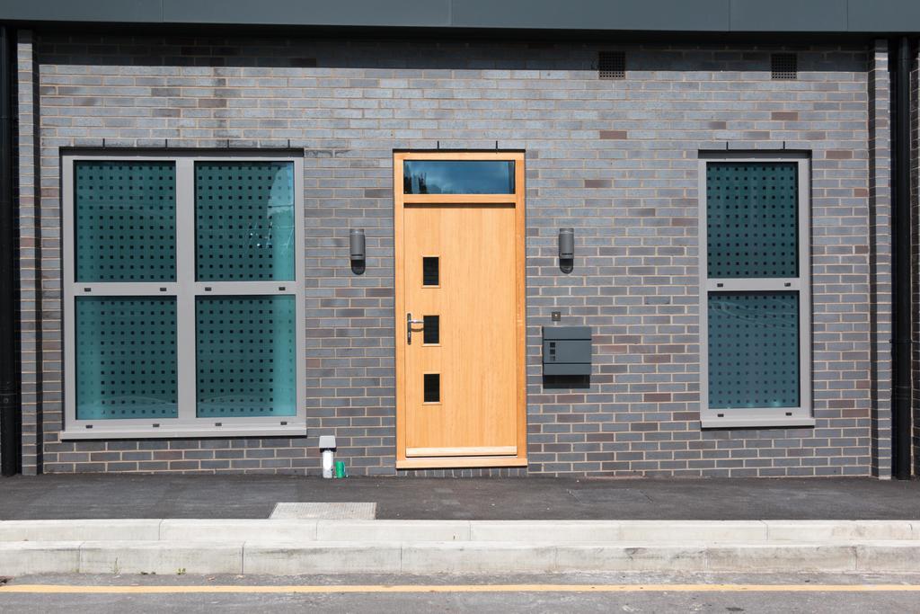 Self-Contained Town Centre One Bedroom Apartments By Helmswood Serviced Apartments Redhill (Surrey) Exterior photo