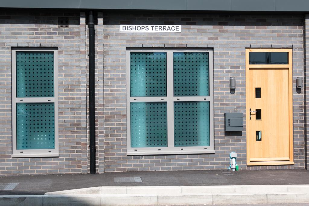 Self-Contained Town Centre One Bedroom Apartments By Helmswood Serviced Apartments Redhill (Surrey) Exterior photo