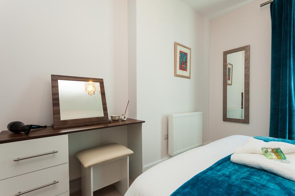 Self-Contained Town Centre One Bedroom Apartments By Helmswood Serviced Apartments Redhill (Surrey) Exterior photo