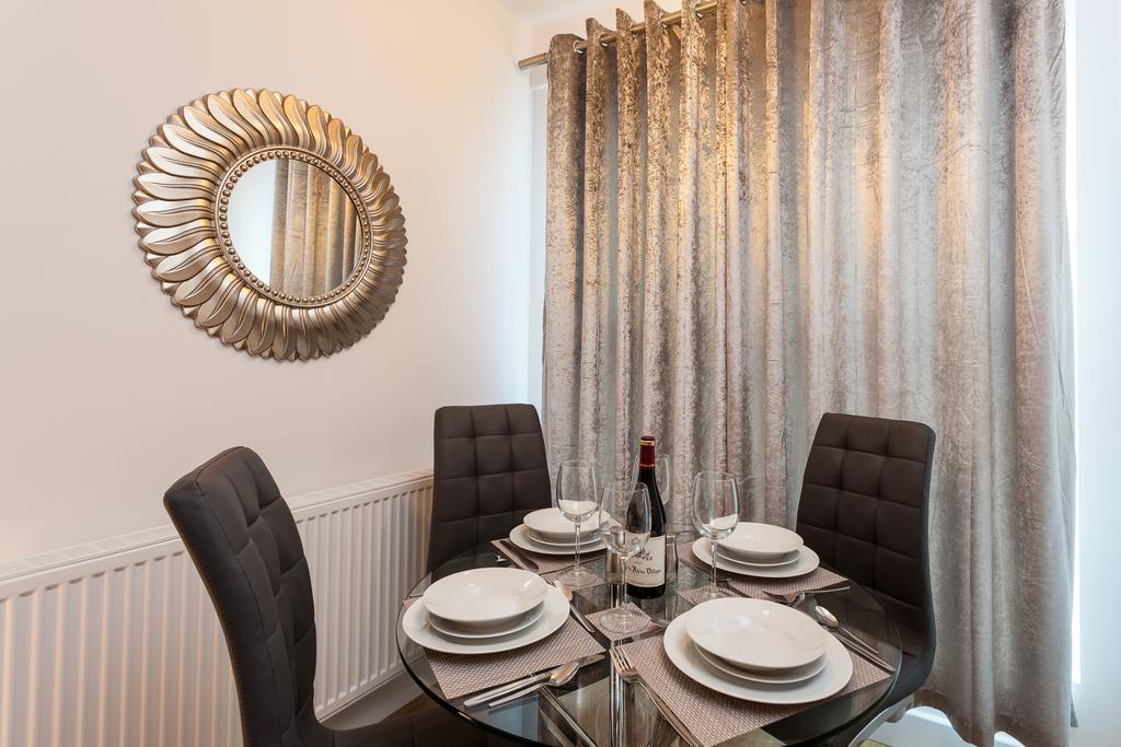 Self-Contained Town Centre One Bedroom Apartments By Helmswood Serviced Apartments Redhill (Surrey) Exterior photo