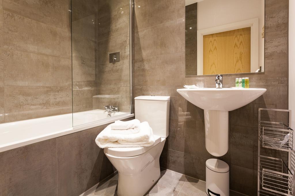 Self-Contained Town Centre One Bedroom Apartments By Helmswood Serviced Apartments Redhill (Surrey) Exterior photo