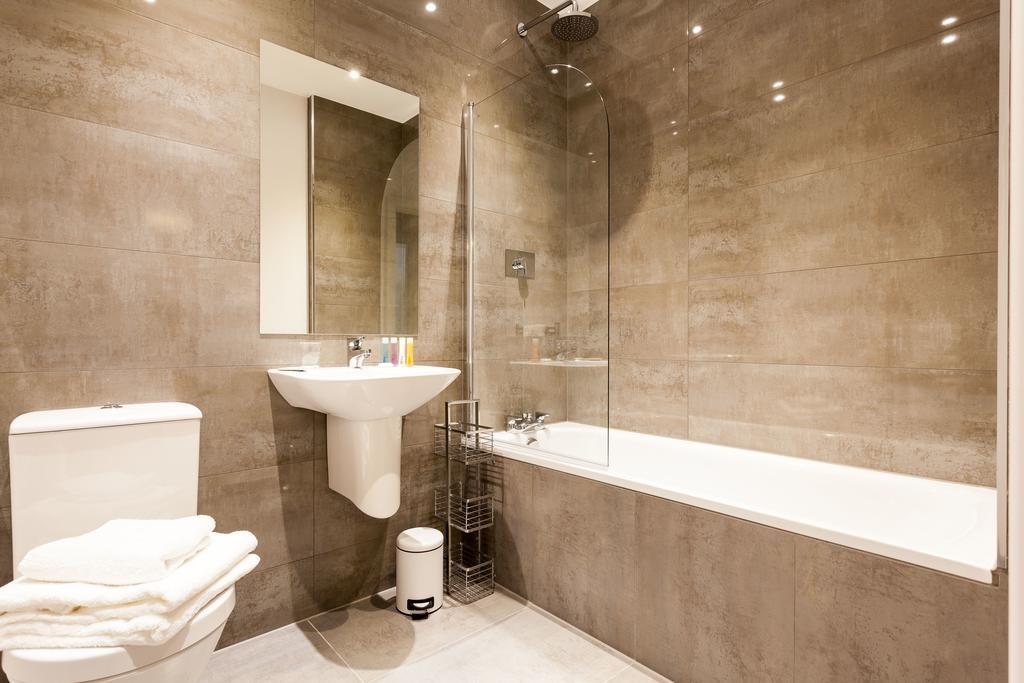Self-Contained Town Centre One Bedroom Apartments By Helmswood Serviced Apartments Redhill (Surrey) Exterior photo