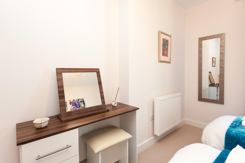 Self-Contained Town Centre One Bedroom Apartments By Helmswood Serviced Apartments Redhill (Surrey) Exterior photo