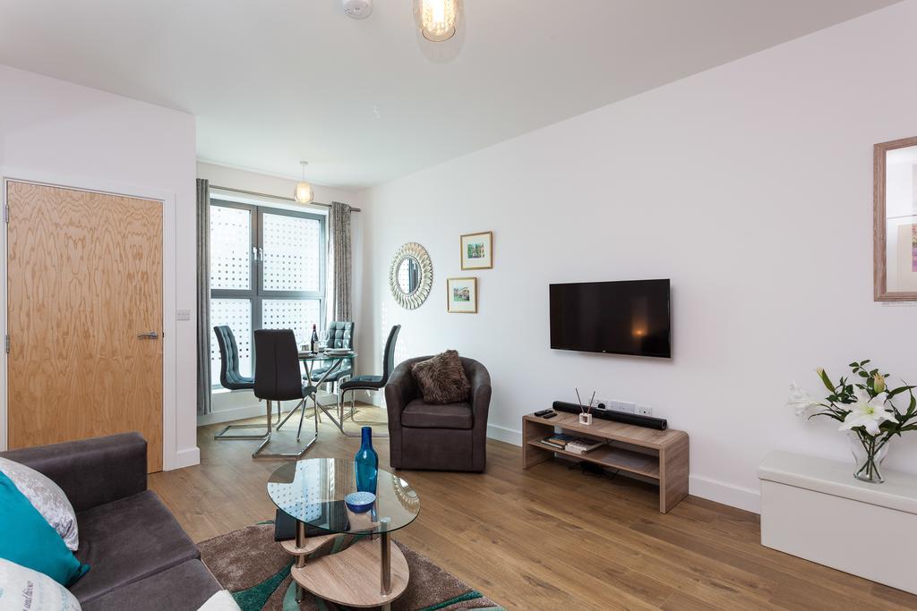 Self-Contained Town Centre One Bedroom Apartments By Helmswood Serviced Apartments Redhill (Surrey) Exterior photo