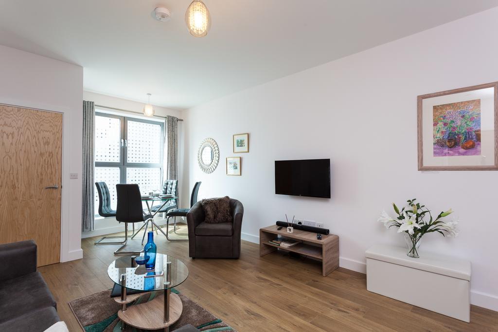 Self-Contained Town Centre One Bedroom Apartments By Helmswood Serviced Apartments Redhill (Surrey) Exterior photo