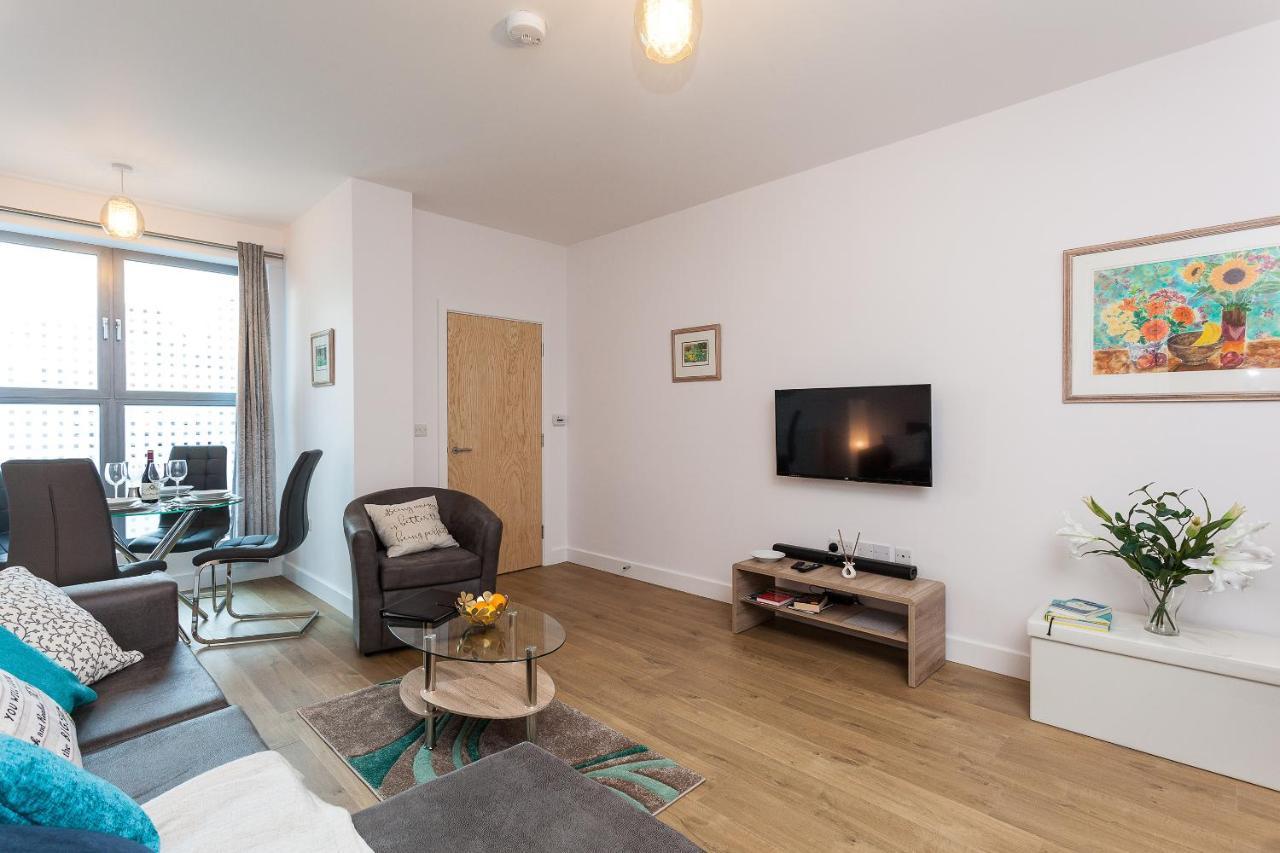 Self-Contained Town Centre One Bedroom Apartments By Helmswood Serviced Apartments Redhill (Surrey) Exterior photo